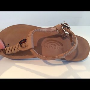 Rainbow- Like New! Leather sandals with T strap